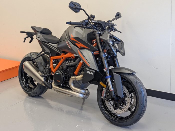 2026 KTM 1390 Super Duke R EVO Super Duke Black