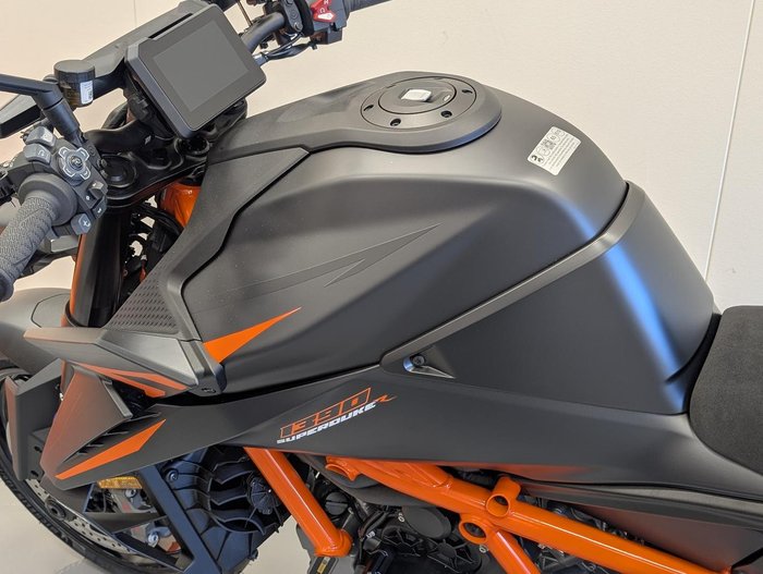 2026 KTM 1390 Super Duke R EVO Super Duke Black