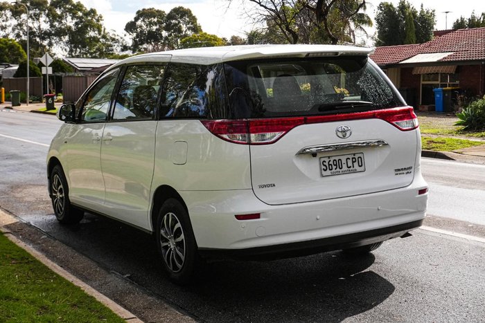 2015 Toyota Tarago GLi