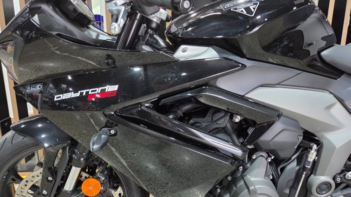 2026 Triumph DAYTONA 660 (LAMS) SAPPHIRE BLACK