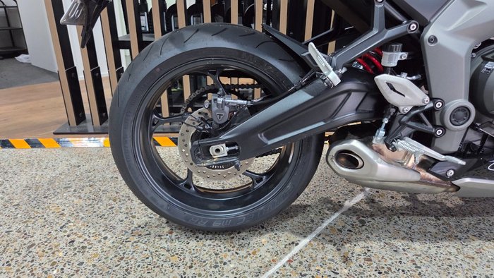 2026 Triumph DAYTONA 660 (LAMS) SAPPHIRE BLACK