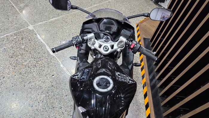 2026 Triumph DAYTONA 660 (LAMS) SAPPHIRE BLACK