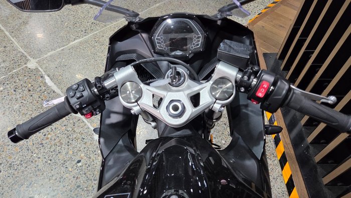 2026 Triumph DAYTONA 660 (LAMS) SAPPHIRE BLACK
