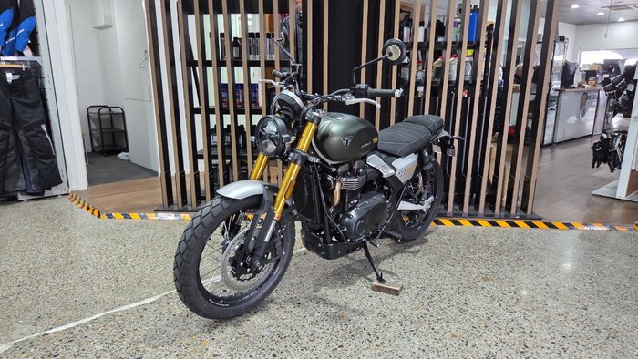 2026 Triumph SCRAMBLER 900 GREEN