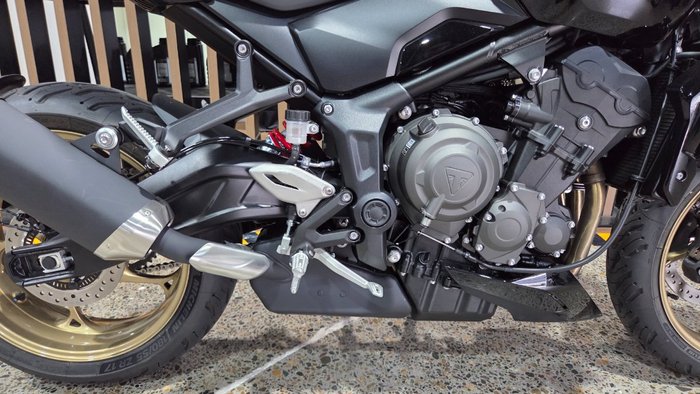 2026 Triumph 2026 Triumph 800CC Trident 800 Jet Black