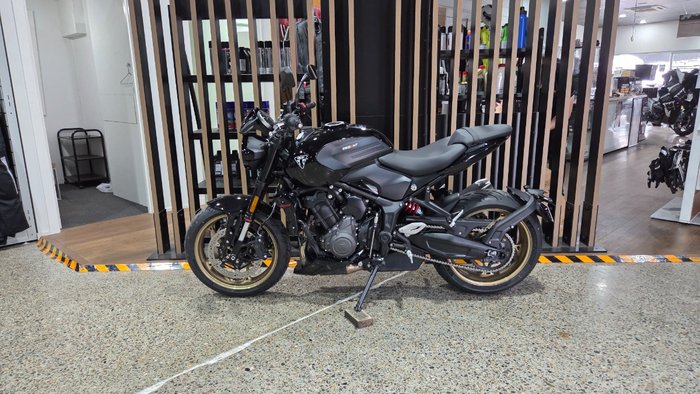 2026 Triumph 2026 Triumph 800CC Trident 800 Jet Black