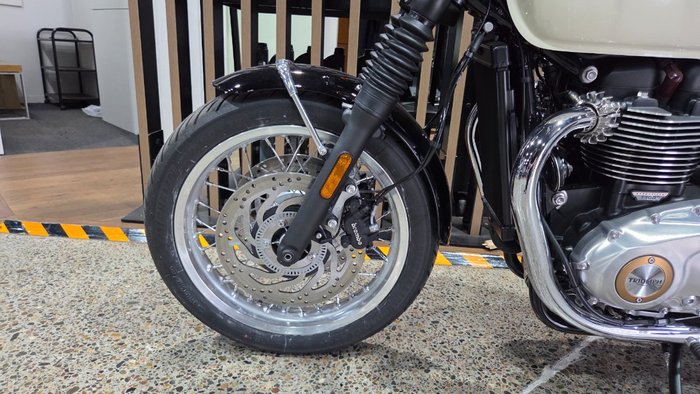 2026 Triumph BONNEVILLE T120