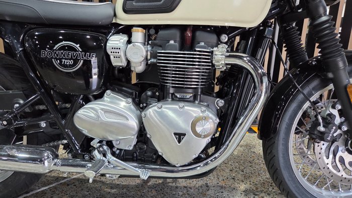 2026 Triumph BONNEVILLE T120
