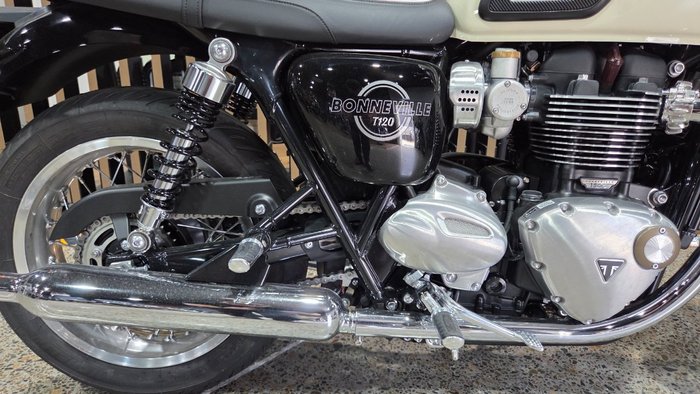 2026 Triumph BONNEVILLE T120