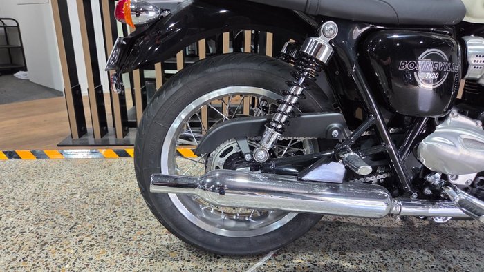 2026 Triumph BONNEVILLE T120