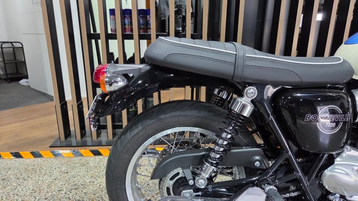 2026 Triumph BONNEVILLE T120