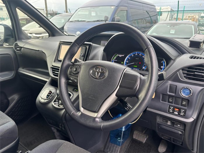 2014 Toyota Voxy Hybrid V