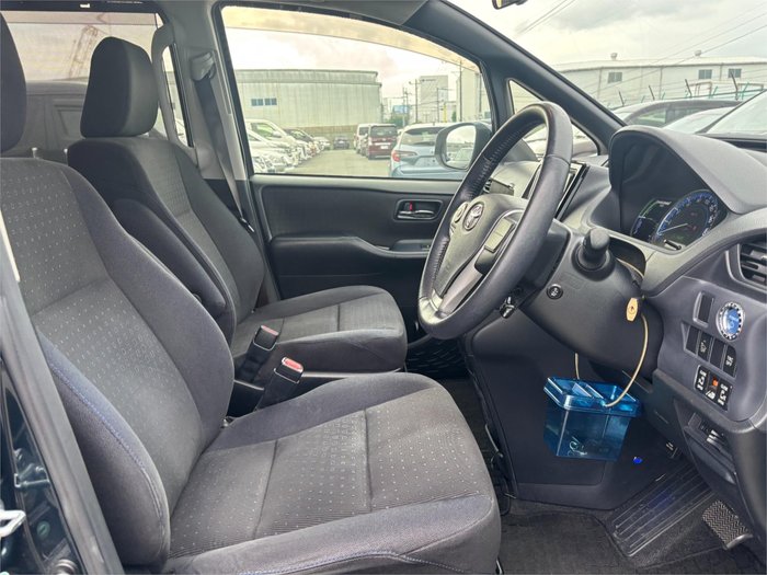 2014 Toyota Voxy Hybrid V