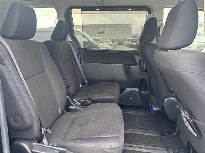 2014 Toyota Voxy Hybrid V