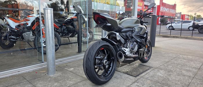 2023 Ducati Streetfighter V2 Streetfighter Green