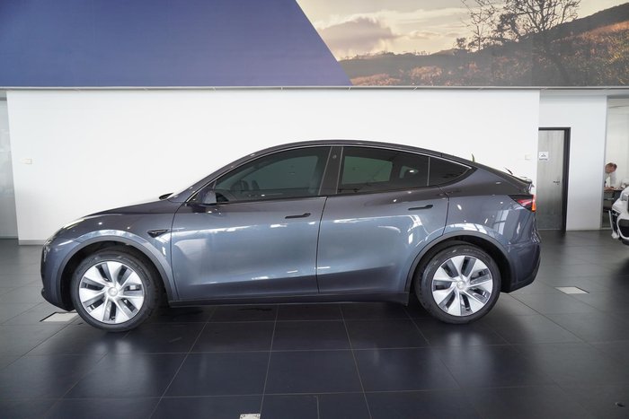 2022 Tesla Model Y Rear-Wheel Drive