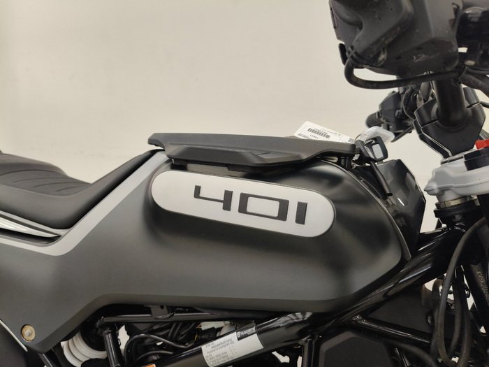 2020 HUSQVARNA SVARTPILEN 401 Black