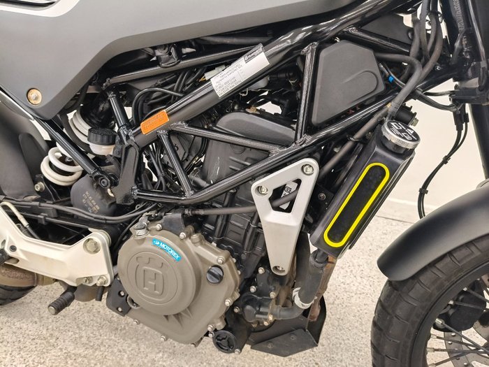 2020 HUSQVARNA SVARTPILEN 401 Black