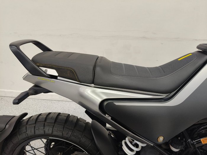 2020 HUSQVARNA SVARTPILEN 401 Black