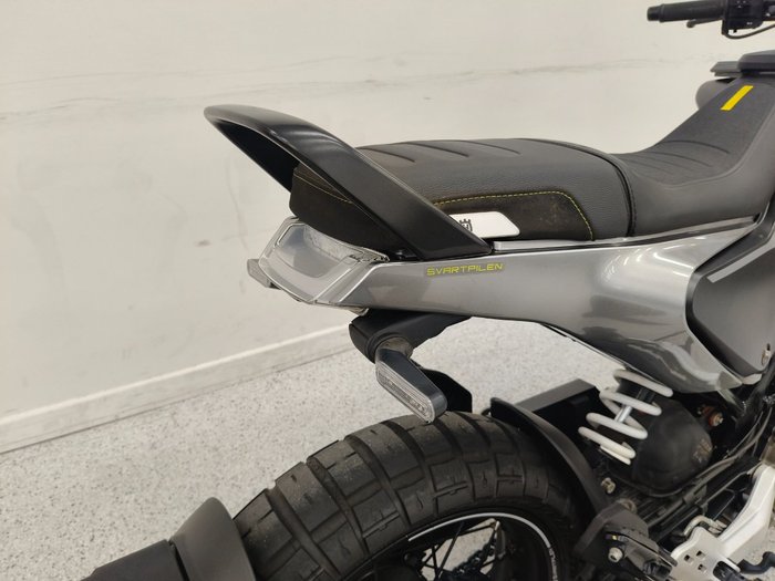 2020 HUSQVARNA SVARTPILEN 401 Black