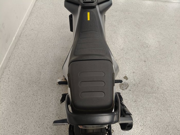 2020 HUSQVARNA SVARTPILEN 401 Black