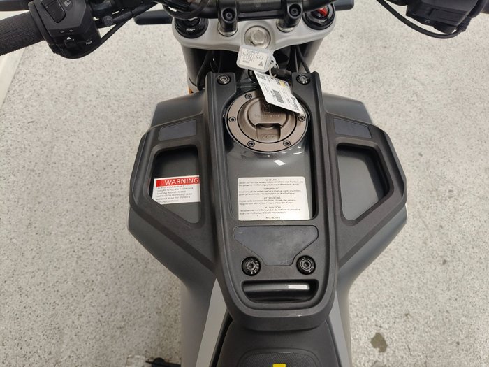 2020 HUSQVARNA SVARTPILEN 401 Black