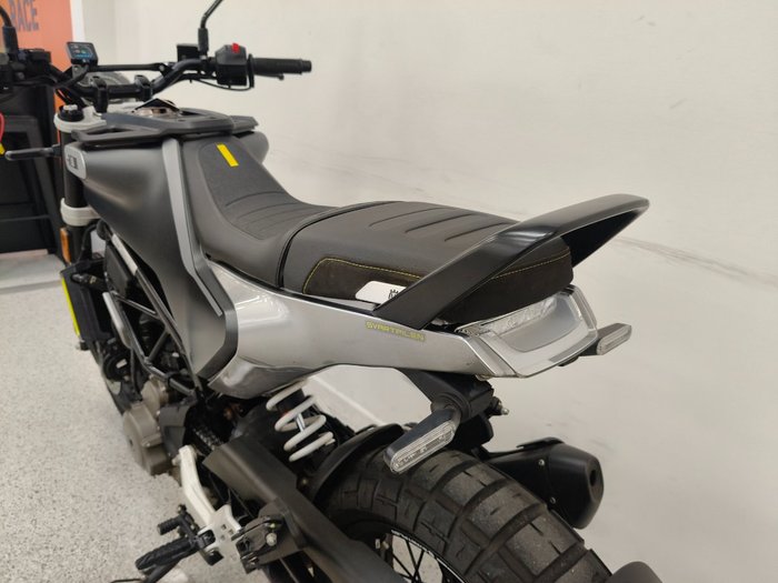 2020 HUSQVARNA SVARTPILEN 401 Black