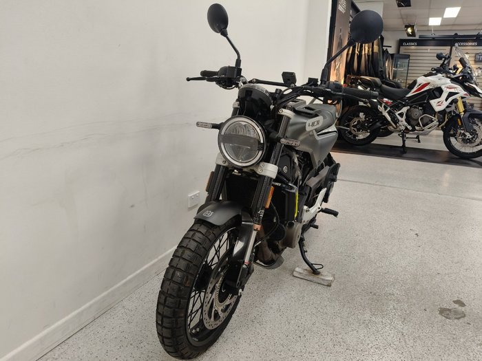 2020 HUSQVARNA SVARTPILEN 401 Black