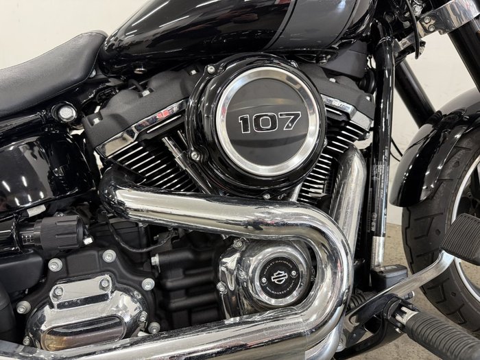 2021 HARLEY-DAVIDSON FLSB SPORT GLIDE Black