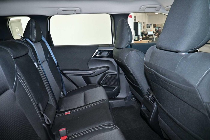 2025 Mitsubishi Outlander LS