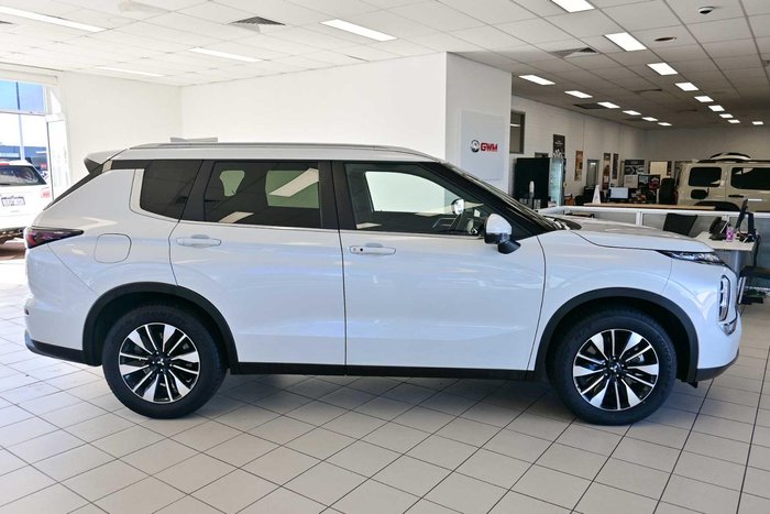 2025 Mitsubishi Outlander LS