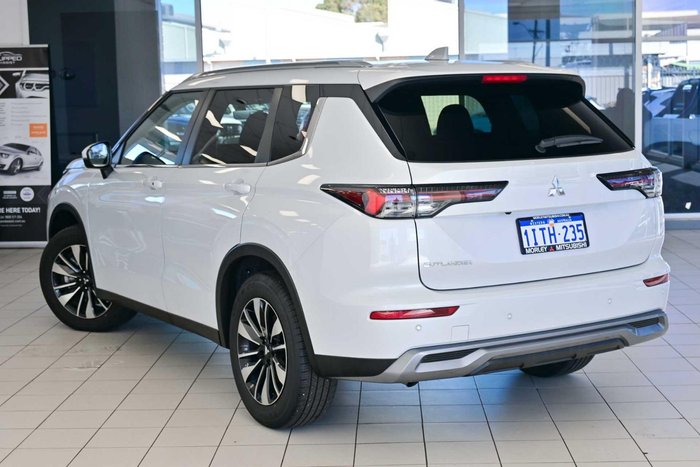 2025 Mitsubishi Outlander LS