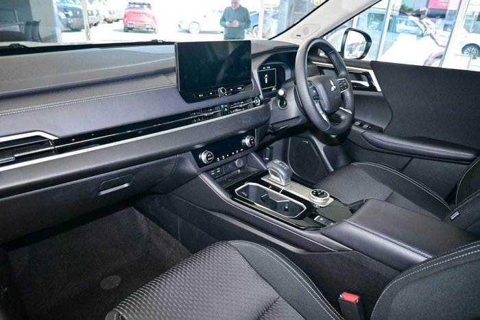 2025 Mitsubishi Outlander LS