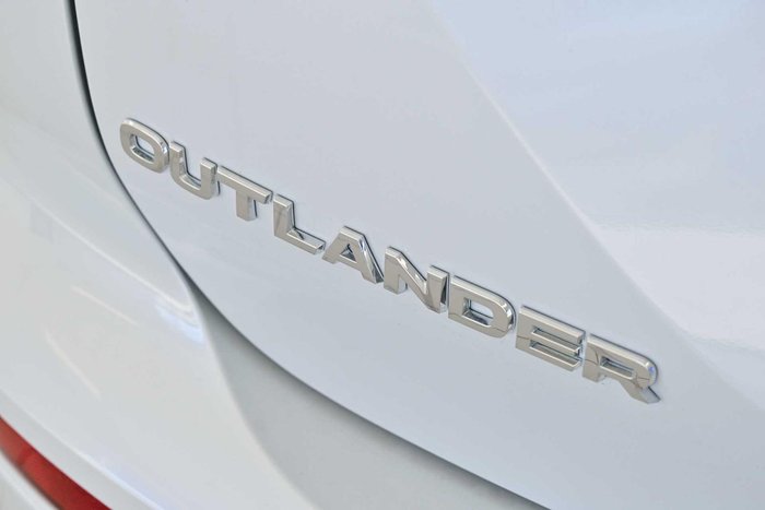 2025 Mitsubishi Outlander LS