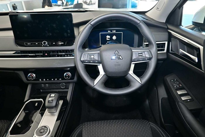 2025 Mitsubishi Outlander LS