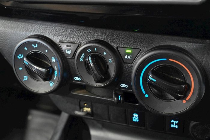 2016 Toyota Hilux SR