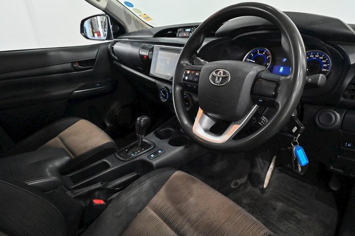 2016 Toyota Hilux SR