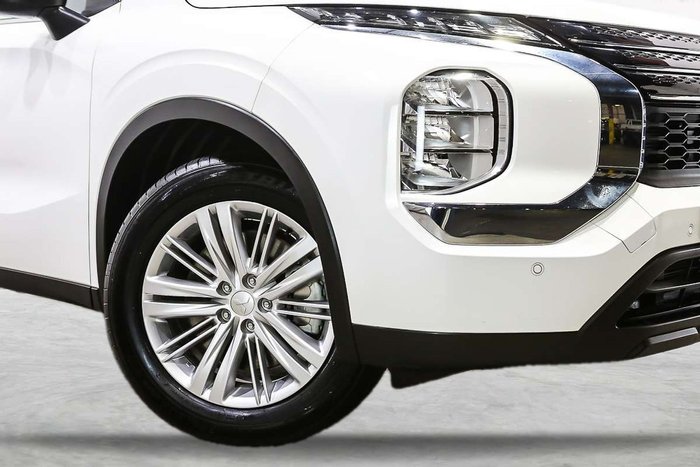 2024 Mitsubishi Outlander ES