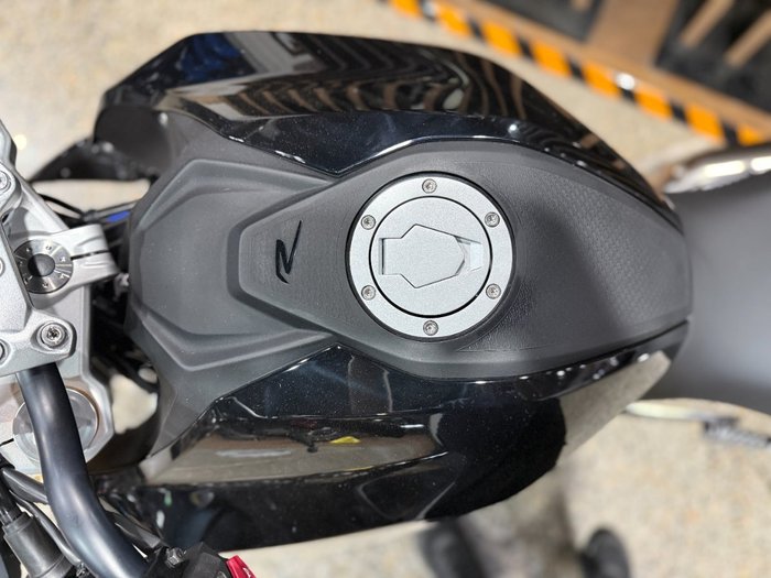 2026 BMW Motorrad G 310 R COSMIC BLACK