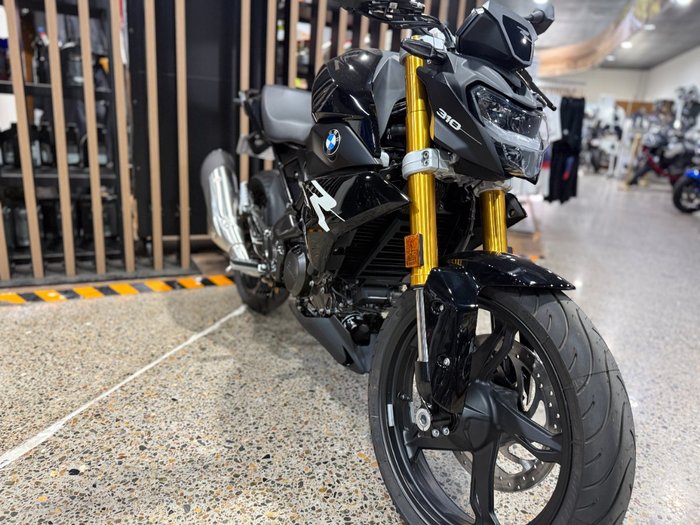 2026 BMW Motorrad G 310 R COSMIC BLACK