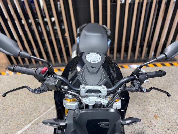 2026 BMW Motorrad G 310 R COSMIC BLACK