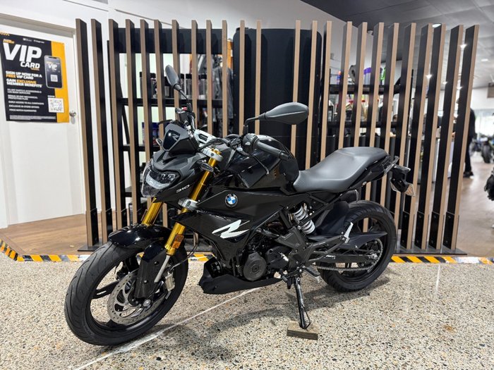 2026 BMW Motorrad G 310 R COSMIC BLACK