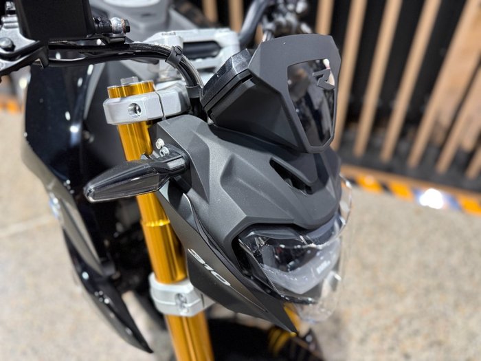 2026 BMW Motorrad G 310 R COSMIC BLACK