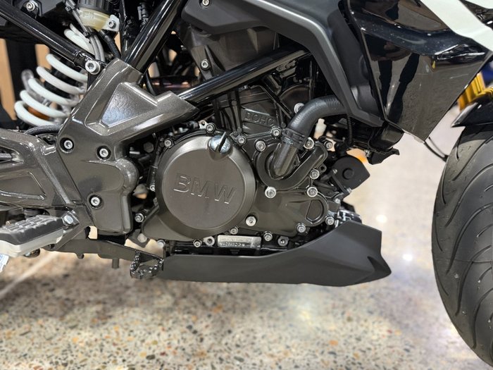 2026 BMW Motorrad G 310 R COSMIC BLACK