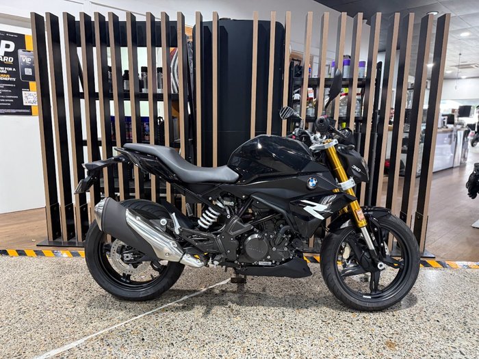 2026 BMW Motorrad G 310 R COSMIC BLACK