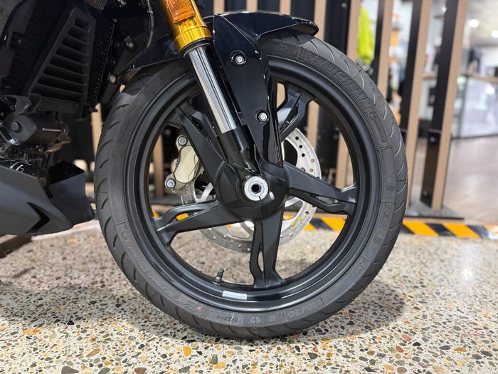 2026 BMW Motorrad G 310 R COSMIC BLACK