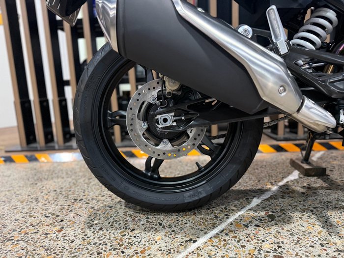 2026 BMW Motorrad G 310 R COSMIC BLACK