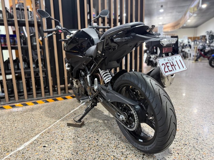 2026 BMW Motorrad G 310 R COSMIC BLACK