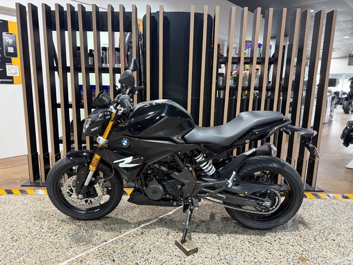 2026 BMW Motorrad G 310 R COSMIC BLACK