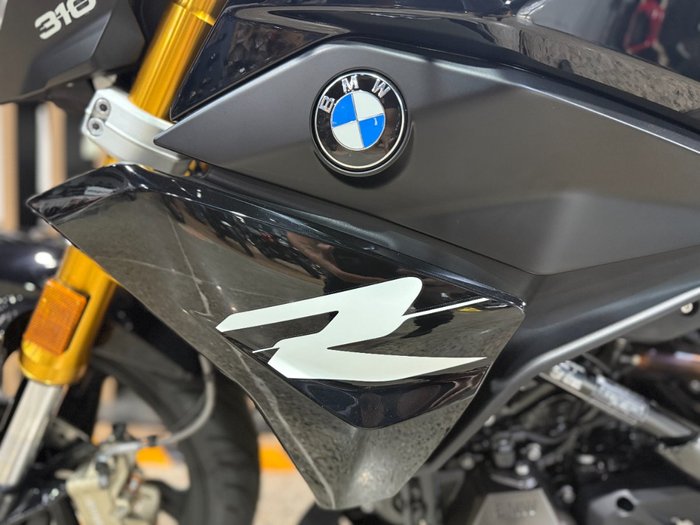 2026 BMW Motorrad G 310 R COSMIC BLACK